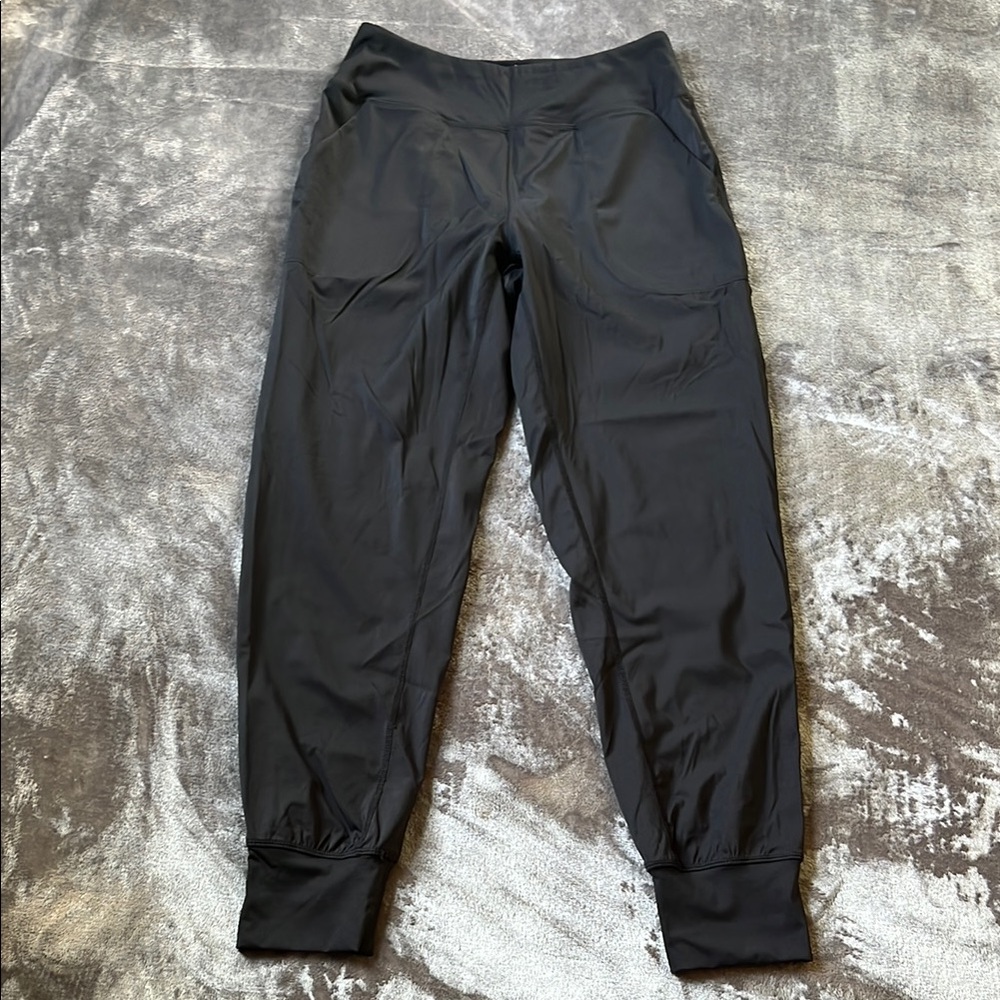 Soothfeel Sleek Black Modern Jogger small NWOT